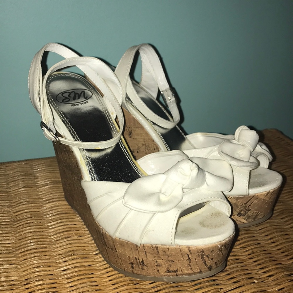 SM New York White Bow Wedges
